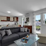 Ana Apartamento