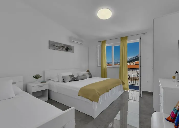 Ana * Макарська