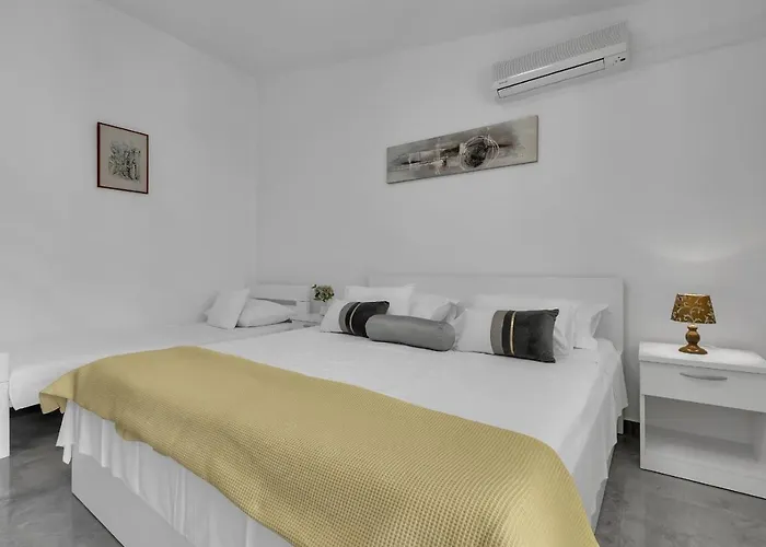 Ana * Μακάρσκα